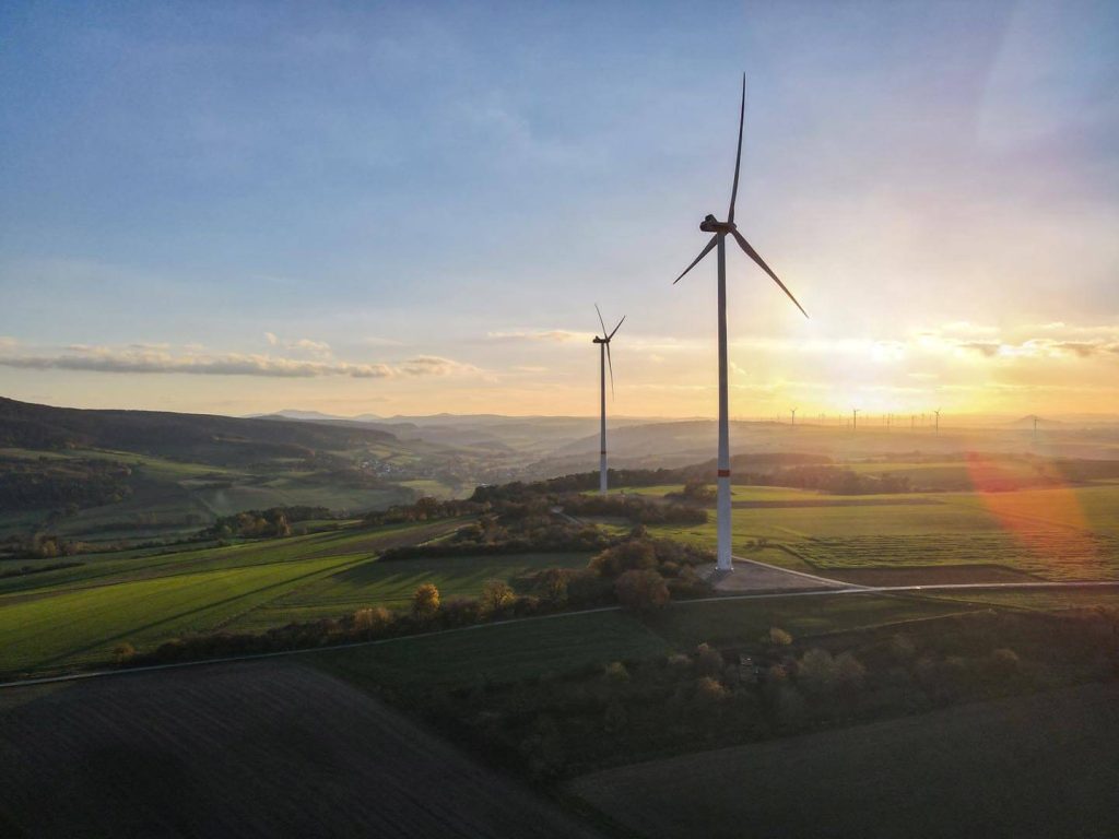 Windpark Trendelburg Bestandsanlagen mit Sonnenuntergang